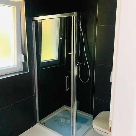 Elu Iris 3* سبليت