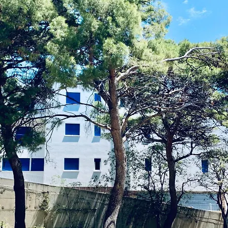 Elu Iris Hotel 3*