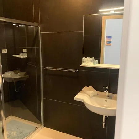 Hotel Elu Iris 3*