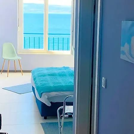 Elu Iris Hotel
