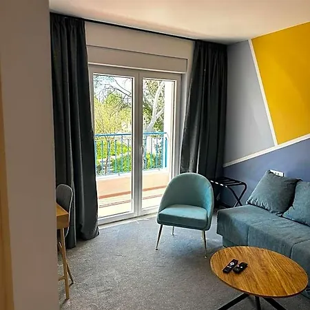 Elu Iris Hotel